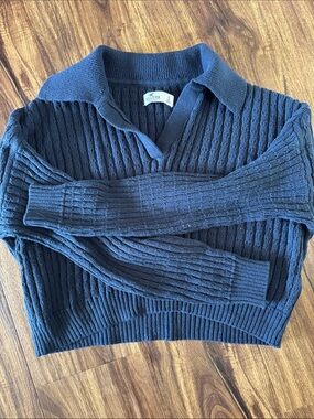 Hollister Women's Dark Blue Ribbed V-Neck Polo Sweater
